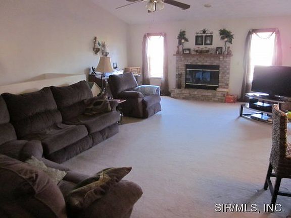 3rd image of 709 N Kristie Lynn St