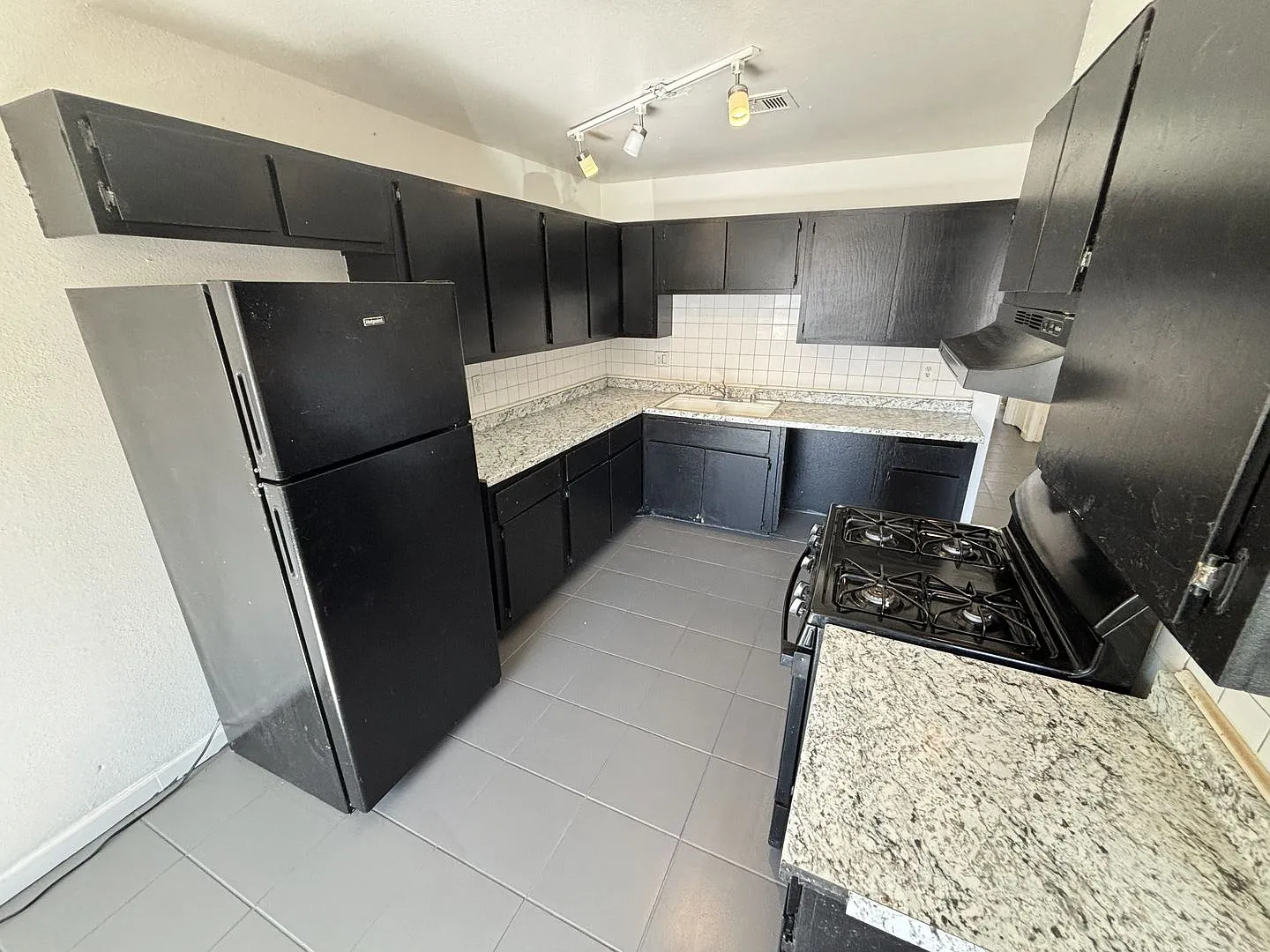 6940 Hopkins Drive Unit B — Photo 2
