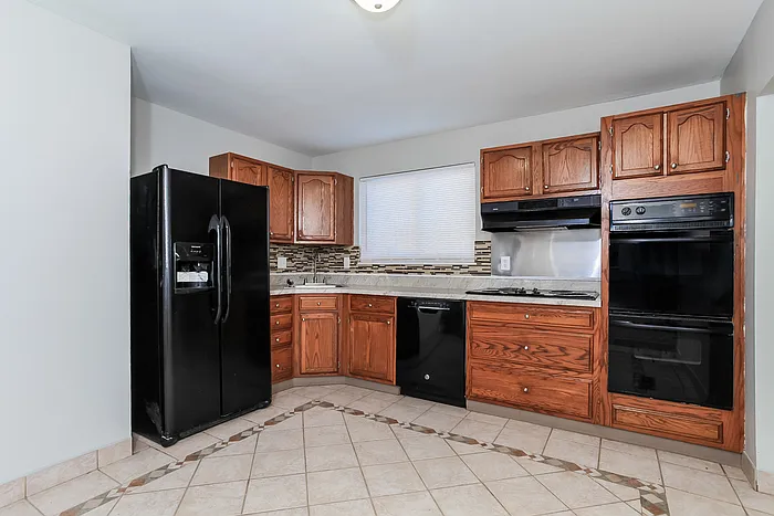 11718 Hamlet Rd — Photo 4