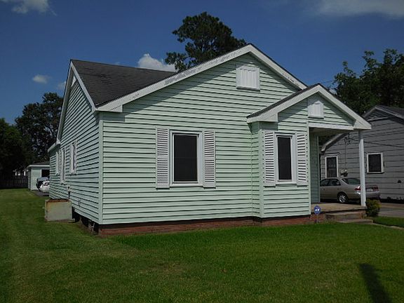 2nd image of 1008 Saint Peter St