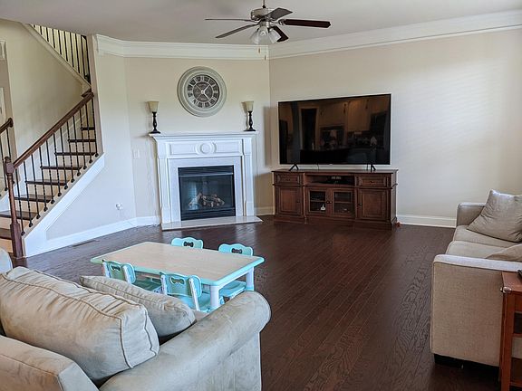 4th image of 1125 Roswell Manor Cir