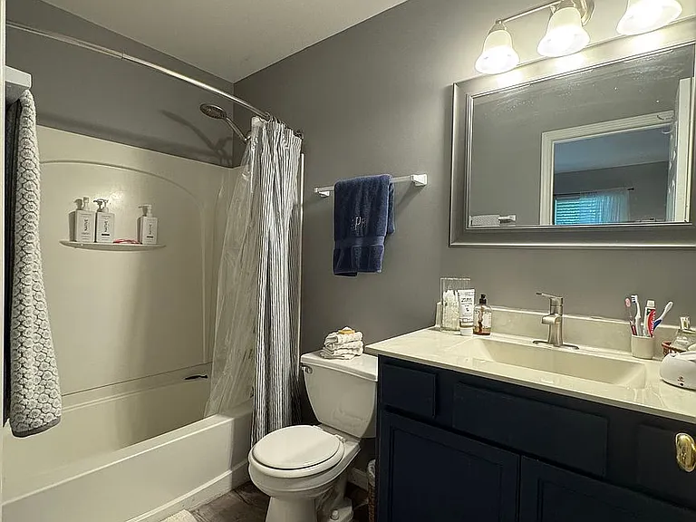 401 Heritage Commons Cir — Photo 16