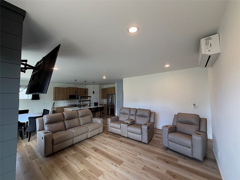4th image of 721 E 5th Street