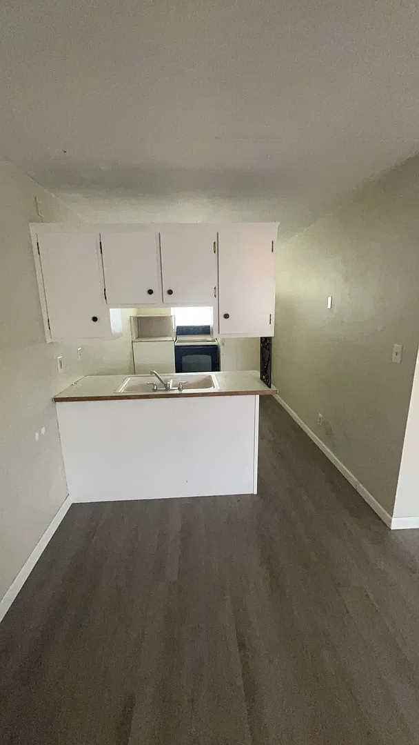 1 bedroom, 1 Bath Apartment — Photo 2