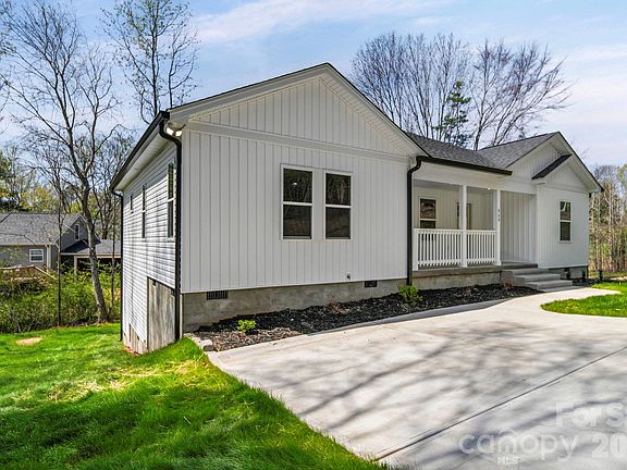 3rd image of 909 Pennington Rd