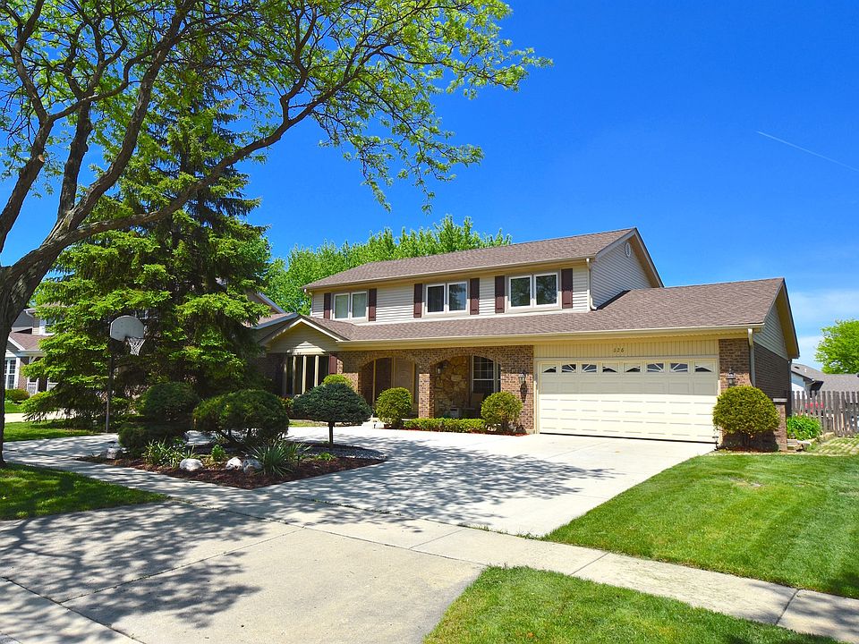 1st image of 626 Stratford Ln