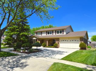 626 Stratford Ln, Schaumburg, IL 60193