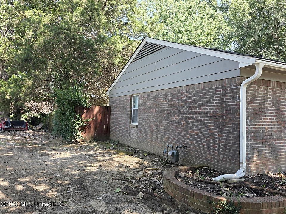 2nd image of 6360 Greenbriar Dr