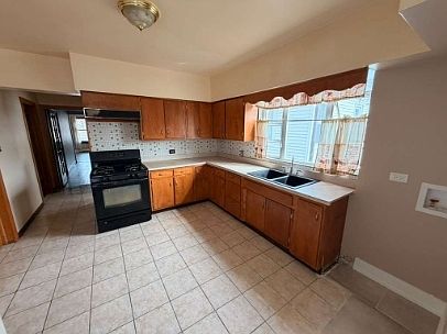 5th image of 3025 W 54th Pl #11603111