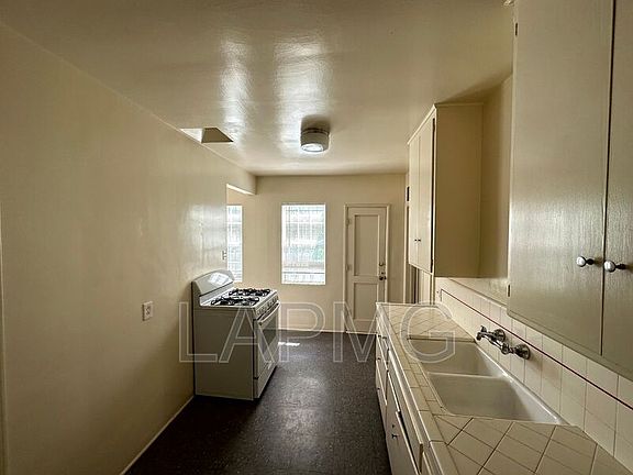 5th image of 2124 Elsinore St #2126-1/2