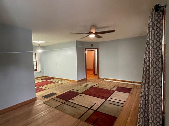 3rd image of 408 Corse Ave