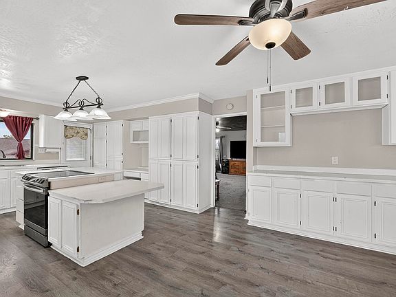 5th image of 2135 N Wedgewood Ln