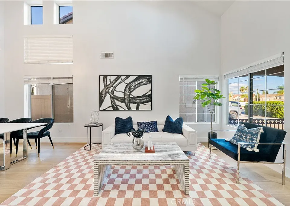 2 Cameron Cir