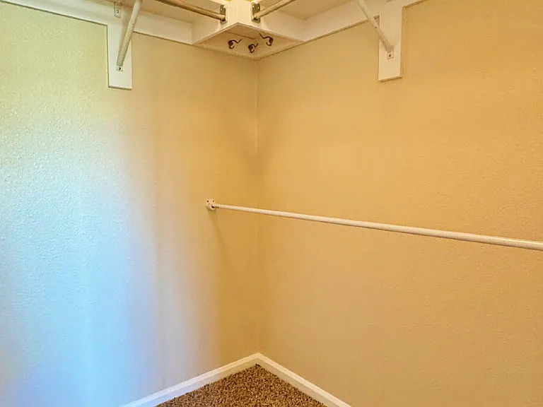 5597 S Killarney St — Photo 27