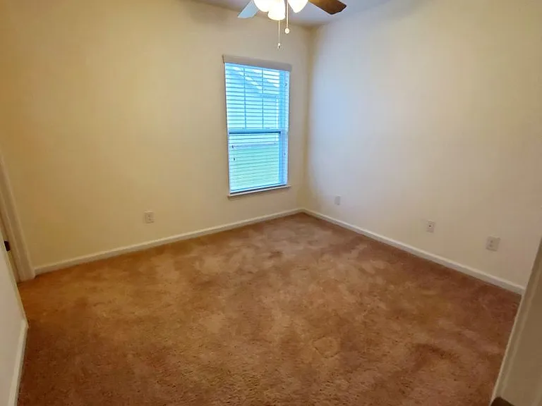 504 Cedar Lakes Dr — Photo 21