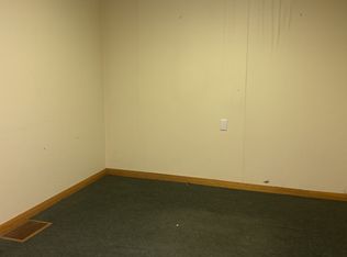 114 E 4th St #1, Vinton, IA 52349