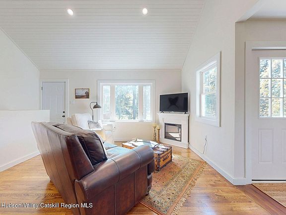 5th image of 7 Karlstadt Road
