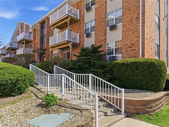 2nd image of 43 Bullocks Point Ave APT 8B