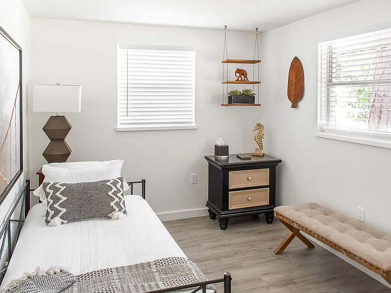 4220 Murdock Ave — Photo 12