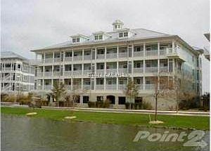 6 Fountain Drive East