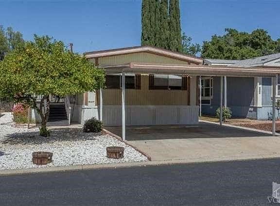 Drought-resistant yard is attractive.