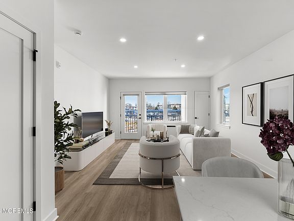 2nd image of 180 Morris Ave #406