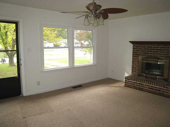 2nd image of 2216 S Lombard Ave
