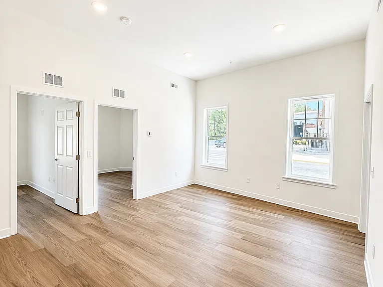128 E Market St #104 — Photo 6