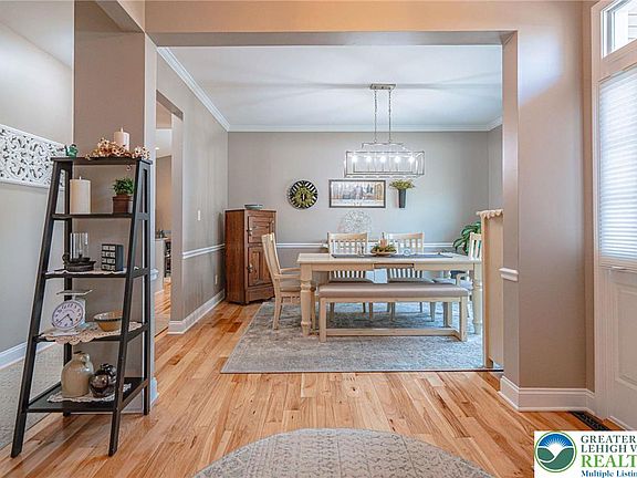 4th image of 1896 Jeanine Way