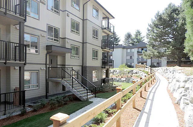 Wellesley Court Apartments — Photo 4