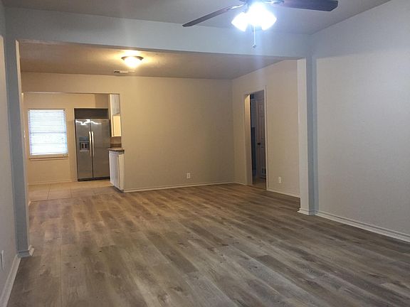 2nd image of 1124 Woodcrest Ln