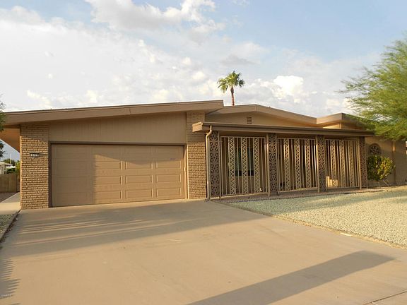 3rd image of 10710 W Palmeras Dr