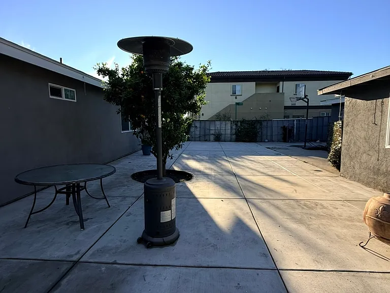 3905 Main St — Photo 3
