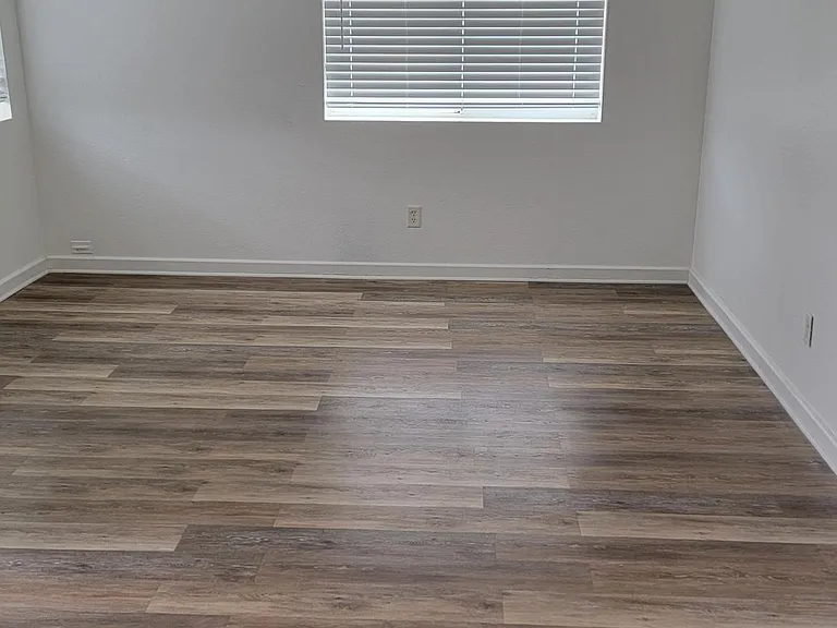 550 E Kipp Ave — Photo 3