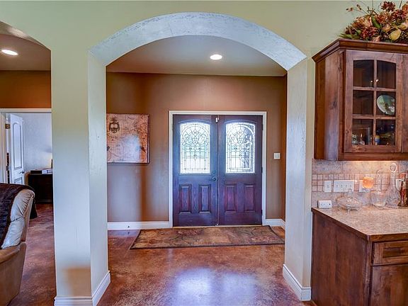 3rd image of 1610 Skyline Dr
