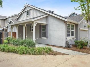 220 Soaring Hawk Ln, Sacramento, CA 95833