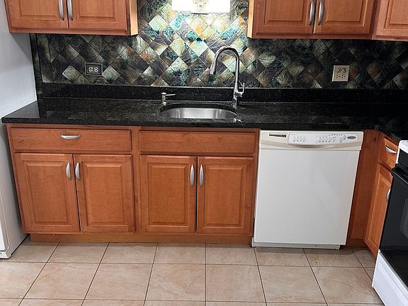 4th image of 4 Villa Verde Dr APT 303