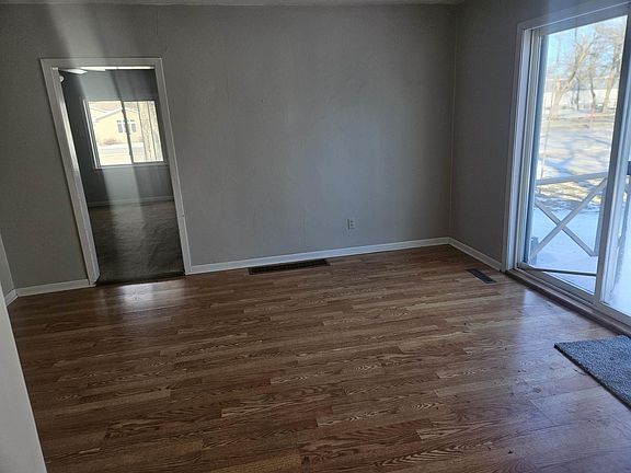 5th image of 326 Greenwood Ave