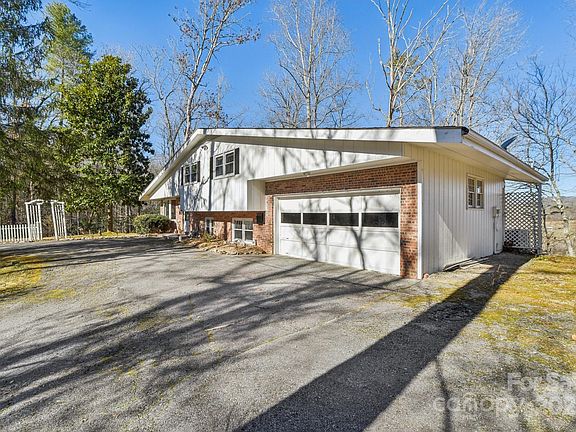 3rd image of 76 Royal Knoll Dr