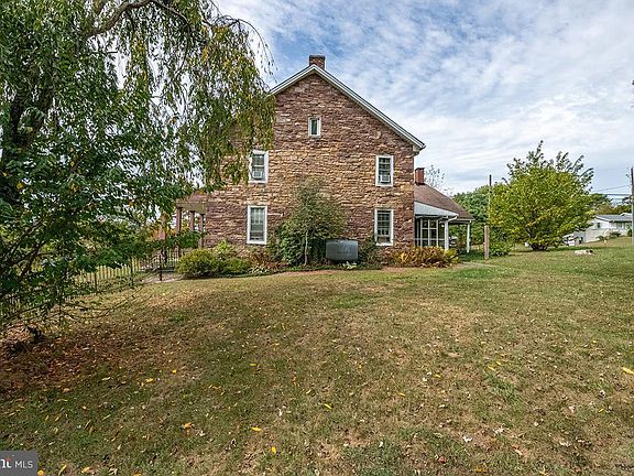 4th image of 3059 Peters Mountain Rd
