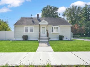 37 Stanhope Rd, Springfield, MA 01109