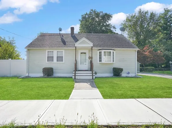 37 Stanhope Rd, Springfield, MA 01109