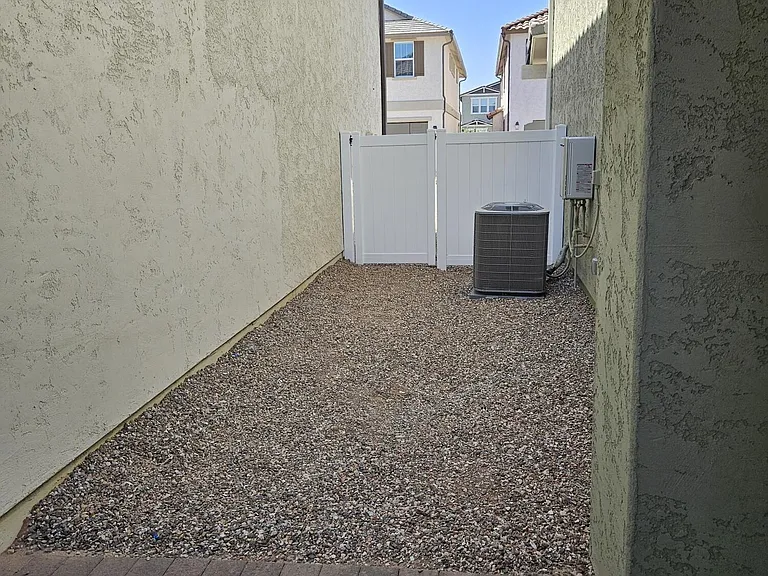 3353 S Primrose Ave — Photo 32