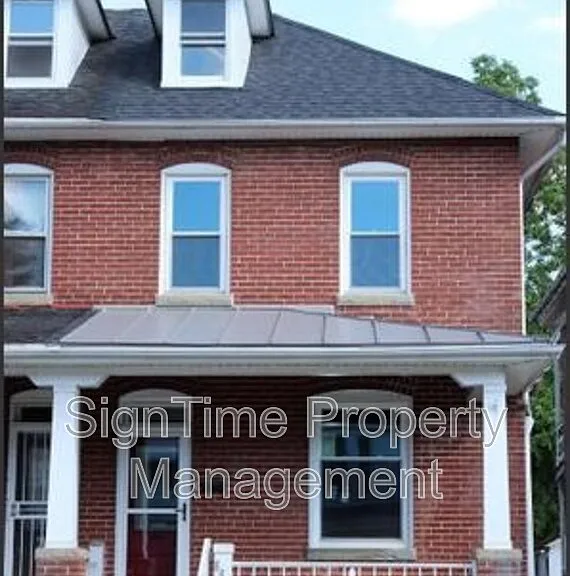 864 Mulberry Ave — Photo 2