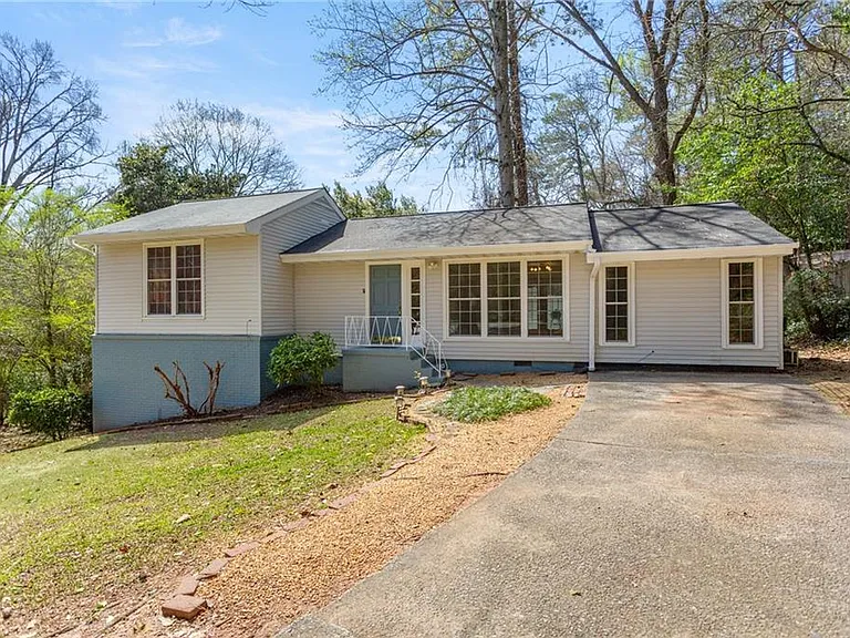 2866 Highland Dr SE — Photo 31
