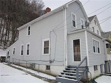 523 Marion St photo 1
