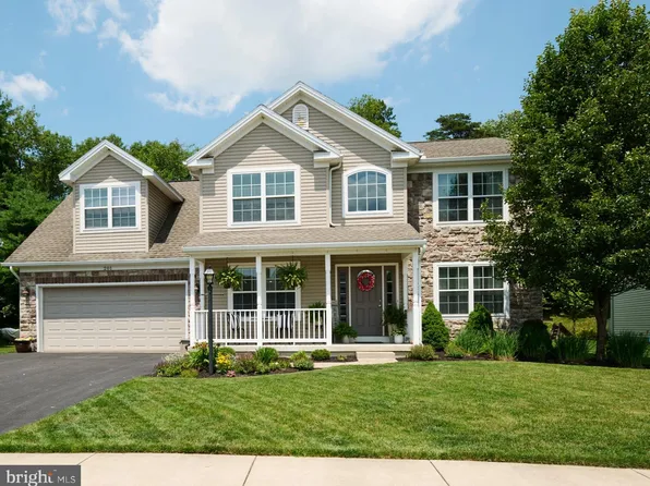 201 Brynwood Dr, Port Matilda, PA 16870