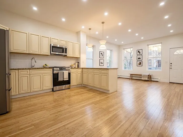 492 Van Buren St #4 — Photo 1