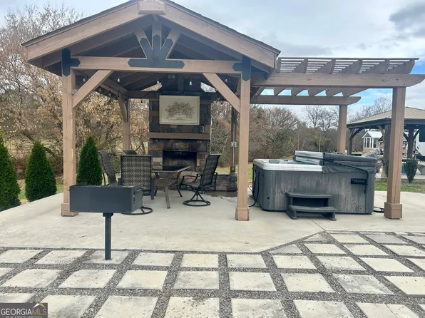 116 Mountain Meadows Dr, Morganton, GA 30560