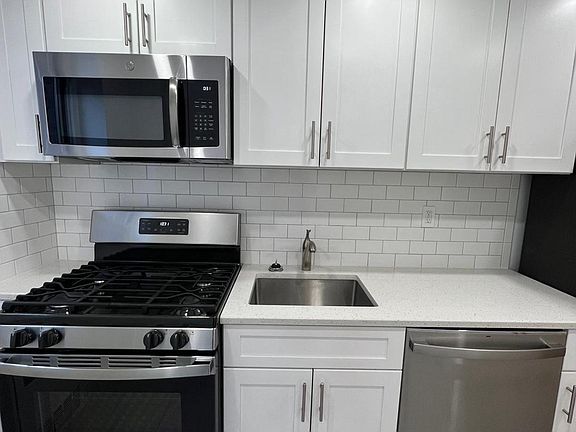 4th image of 13520 Hoover Ave Unit 1